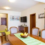 Ave Apartamento Podstrana