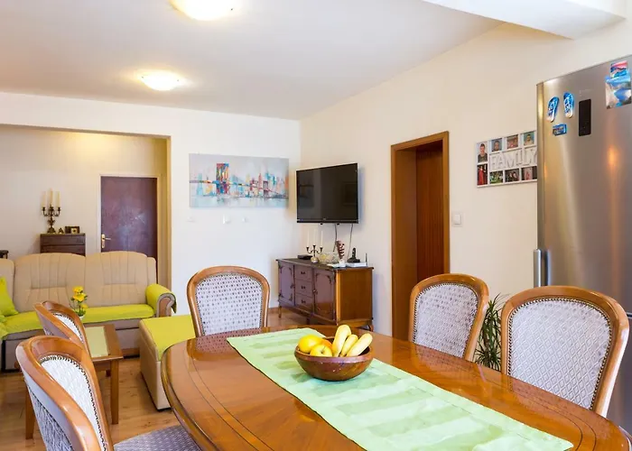 Ave Апартаменты Подстрана