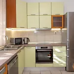 Ave Podstrana