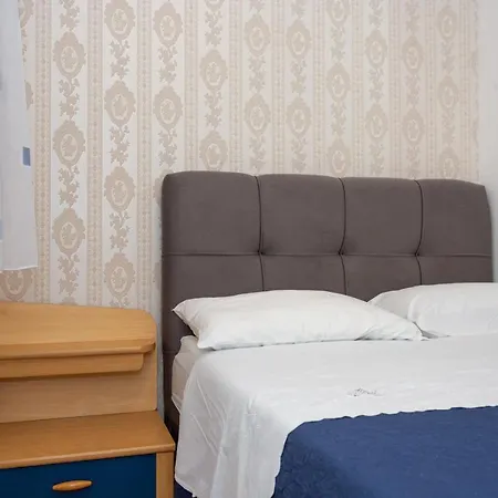 Ave * Ποντστράνα