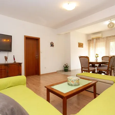Ave Apartment