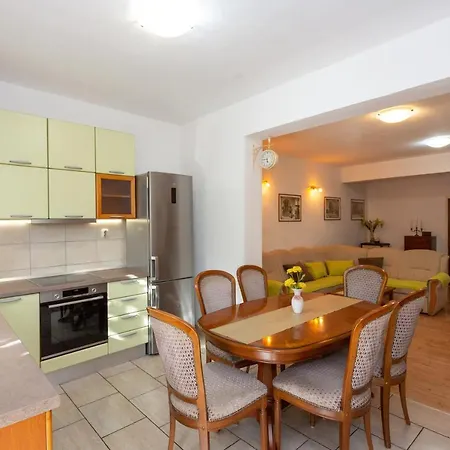 Ave * Ποντστράνα