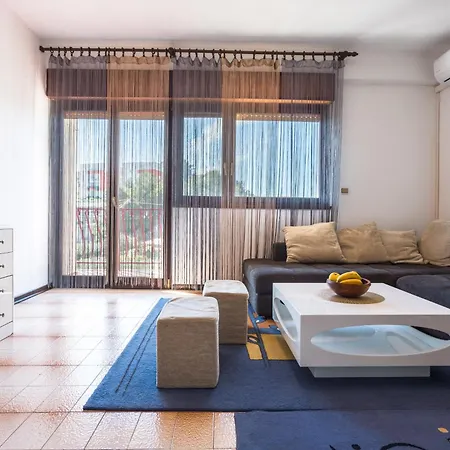 Ave Apartment *