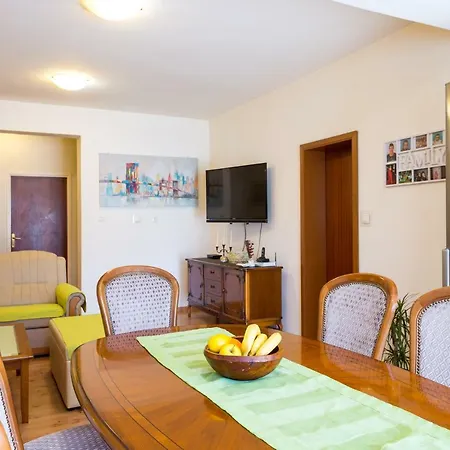 Ave Apartment Podstrana