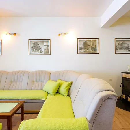 Ave Apartment *